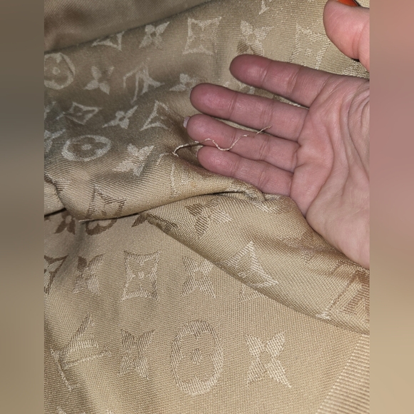 Louis Vuitton Monogram Shawl Silk and Wool EUC - Picture 6 of 8